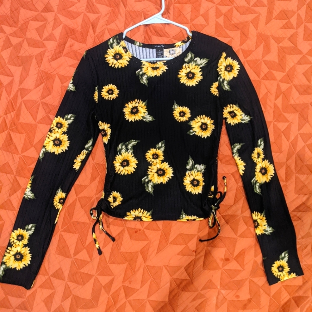 Rue 21 black long sleeve top with cute